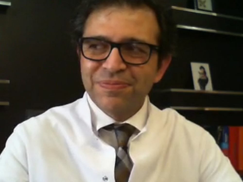 دلایل تمایل زیاد به خوردن شیرینی جات